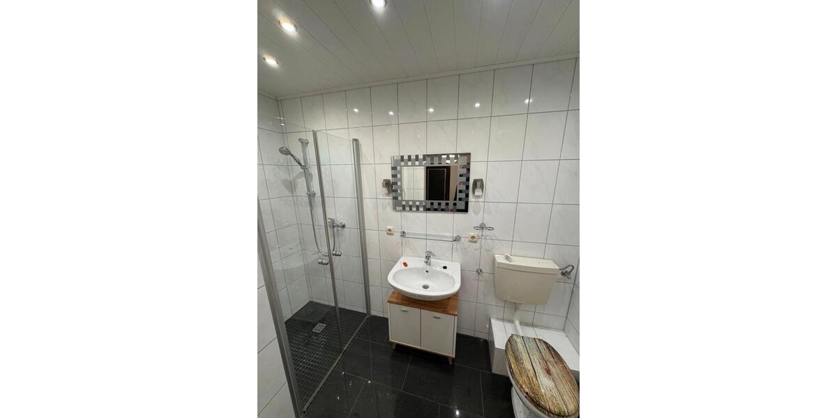 Erdgeschoßwohnung Grevenbroich Neuenhausen - 4 Zimmer, 130 m&sup2;, 1.500&euro; | Angebot:24840289