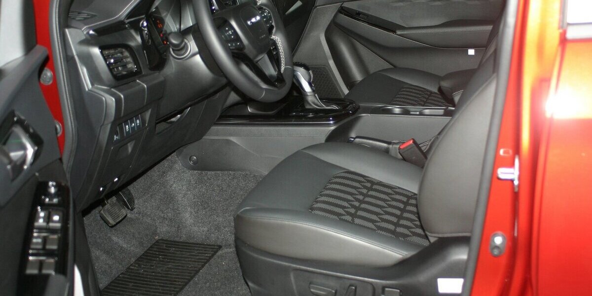 Isuzu D-Max Double Cab 4x4 V-CROSS Automatik|Diff 8.990 km 51.662 € Wermelskirchen 42929