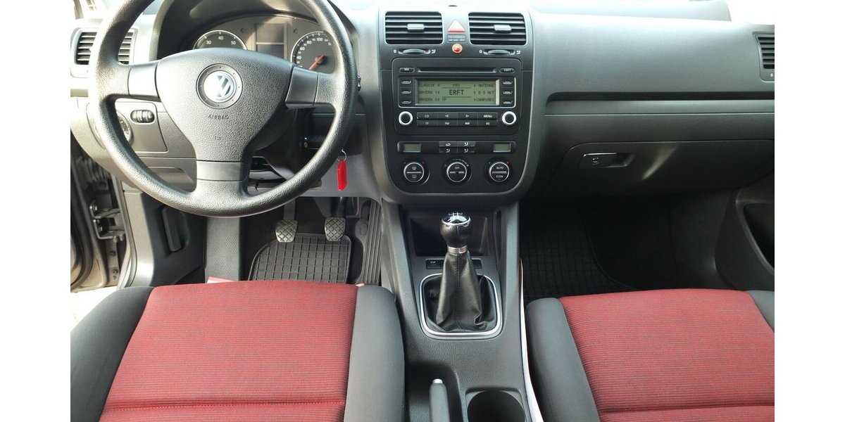 VW Golf TRENDLINE KLIMAAUTOMATIK 5-TÜRIG 132.115 km 4.904 &euro; Köln 50858