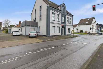 Haus zum Kaufen in Langenfeld 1.050.000 € 338 m² 13 zimmer