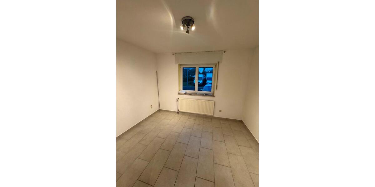 Erdgeschoßwohnung Grevenbroich Neuenhausen - 4 Zimmer, 130 m&sup2;, 1.500&euro; | Angebot:24840289