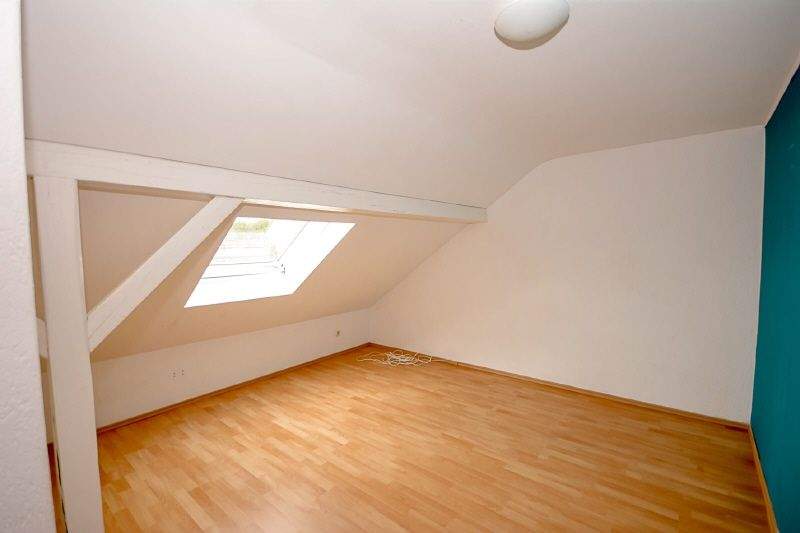 Gepflegtes Reihenhaus mit modernisierter Ausstattung, Garten, Keller und zwei Stellplätzen 5 zimmer