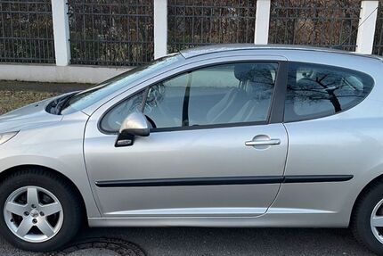 Peugeot 207 68.000 km 3.500 € Köln 51107