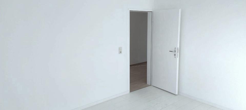 Renovierte 4-Zimmer-Wohnung mit Balkon & Aufzug – EBK, 6. OG, Fre 4 zimmer