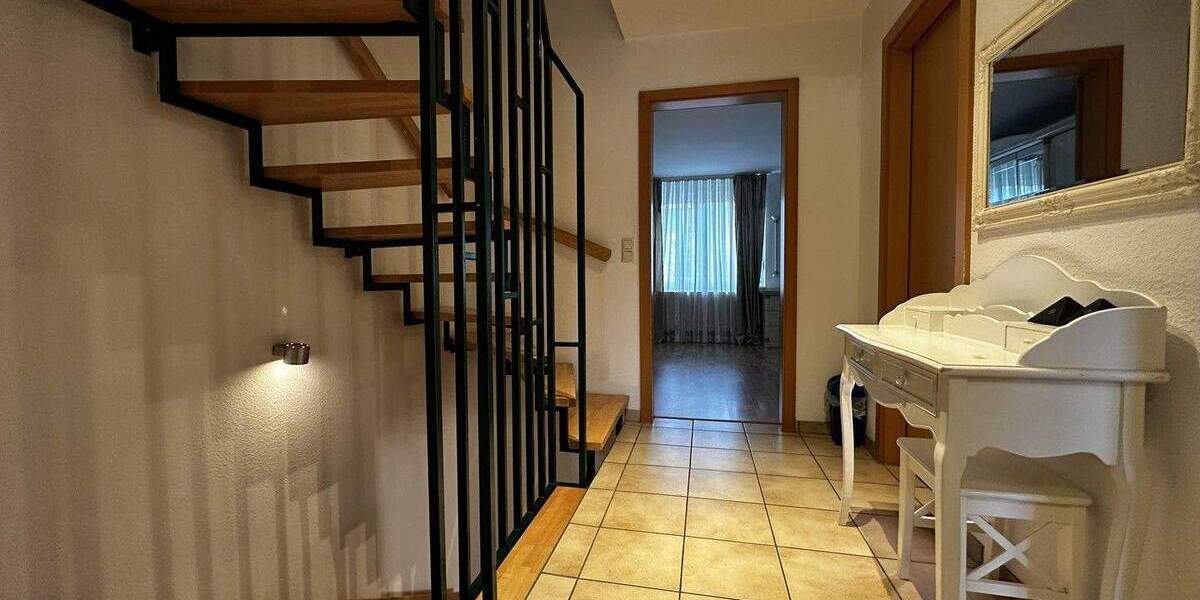 Möbliertes Reihenhaus mit Garten & Stellplatz in Köln Ossendorf zu vermieten! 4 zimmer