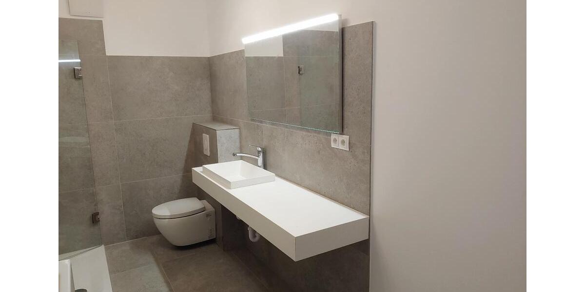 Bergheim Stadt, Souterrain Wohnung, 2 Zimmer Terrasse, Stellplatz 2 zimmer