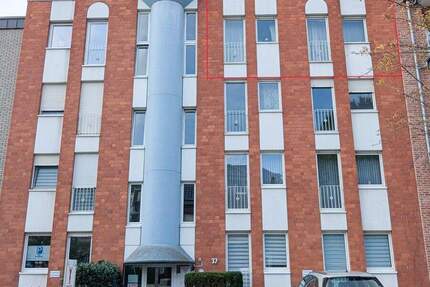 Top-Wohnung mit Aufzug, Klima, Balkon, Dachterrasse und Pkw-Stellplatz in Grevenbroich 4 zimmer