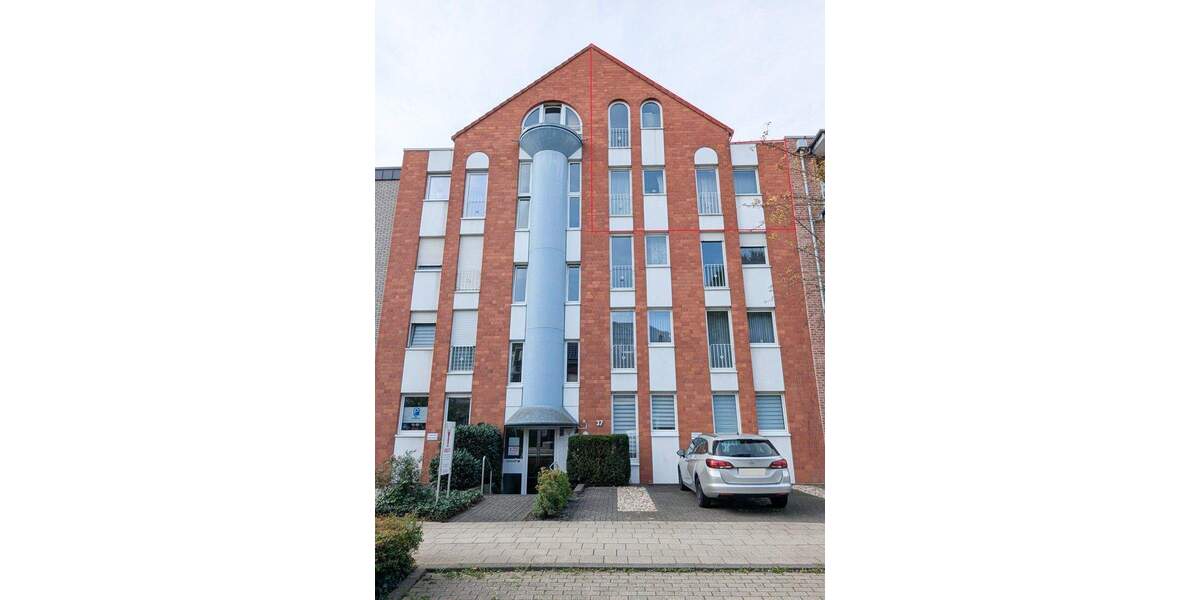 Top-Wohnung mit Aufzug, Klima, Balkon, Dachterrasse und Pkw-Stellplatz in Grevenbroich 4 zimmer