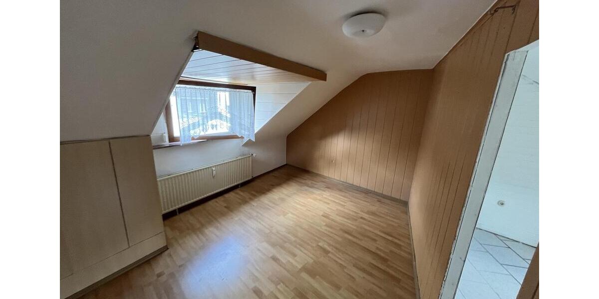 Lichtdurchflutete Maisonettewohnung in ruhiger Straße 3 zimmer