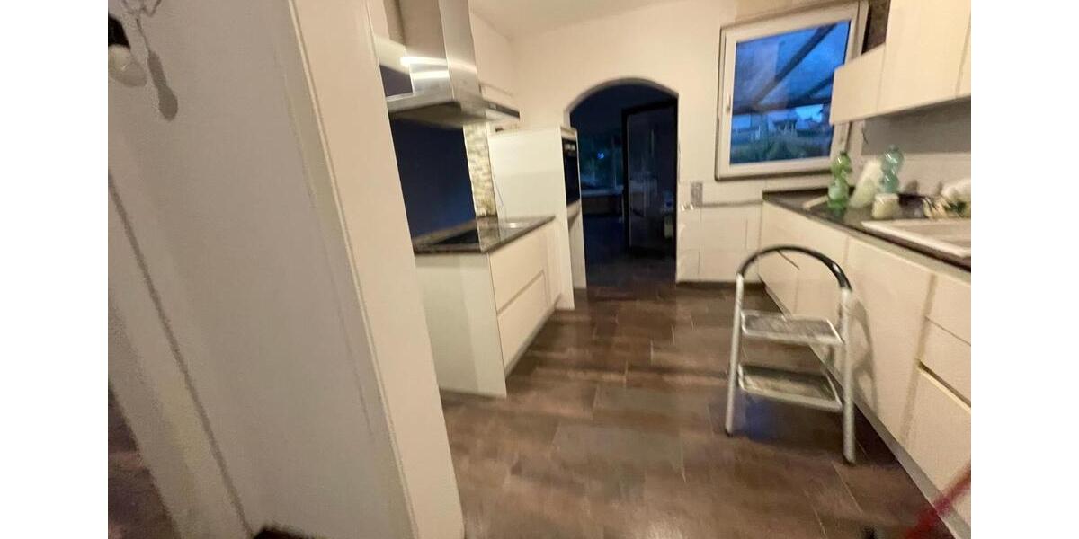 Haus mit Garten in Köln-Weiden + Garage Terrasse 3 zimmer