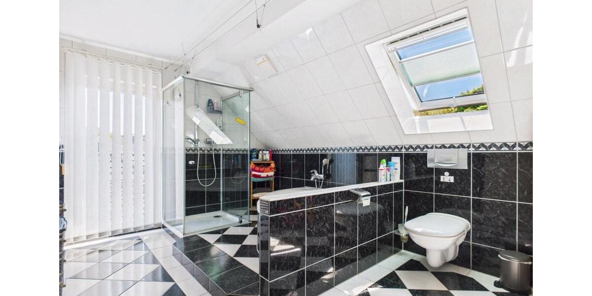 Einfamilienhaus Hückeswagen - 16 Zimmer, 241 m&sup2;, 655.000&euro; | Angebot:27147052
