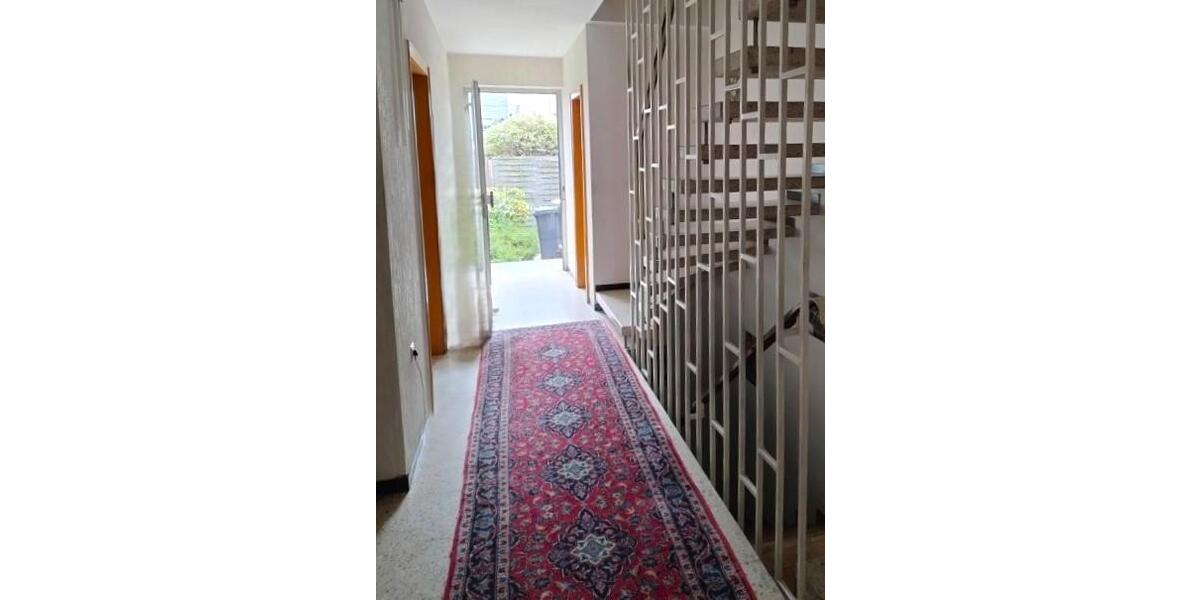 Gute Gelegneheit Großzügig geschnittenes Reihenendhaus mit Balkon, schönem Garten und Garage 6 zimmer