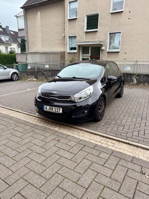 Kia Rio 180.000 km 4.199 € Köln 51105