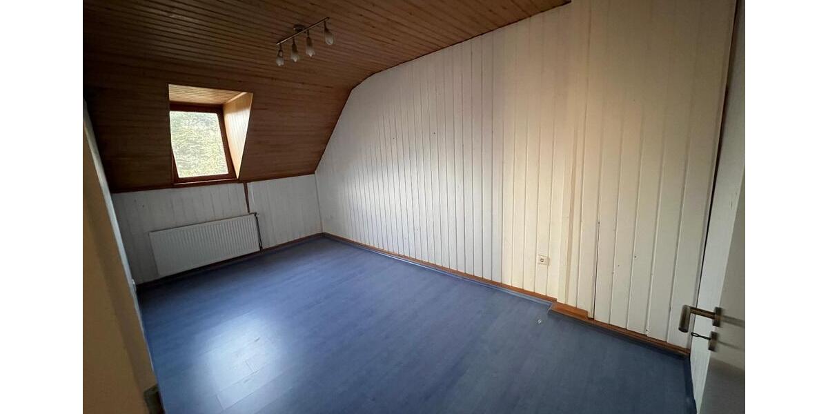 Dachgeschoßwohnung Solingen Wald - 3 Zimmer, 80 m&sup2;, 700&euro; | Angebot:25340771