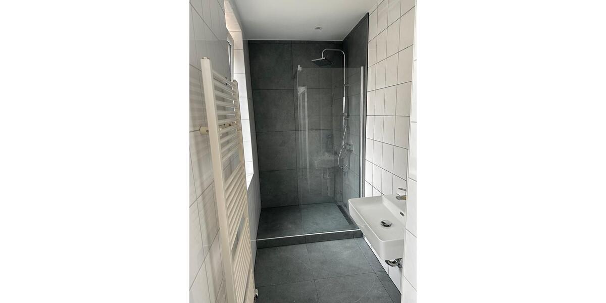 Etagenwohnung Brühl - 3 Zimmer, 90 m&sup2;, 1.200&euro; | Angebot:25418912