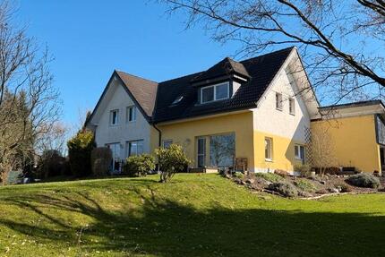 Haus Leverkusen Schlebusch - 4 Zimmer, 245 m&sup2;, 2.700&euro; | Angebot:25904893