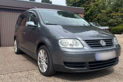 VW Touran 146.000 km 4.950 &euro; Solingen 42653