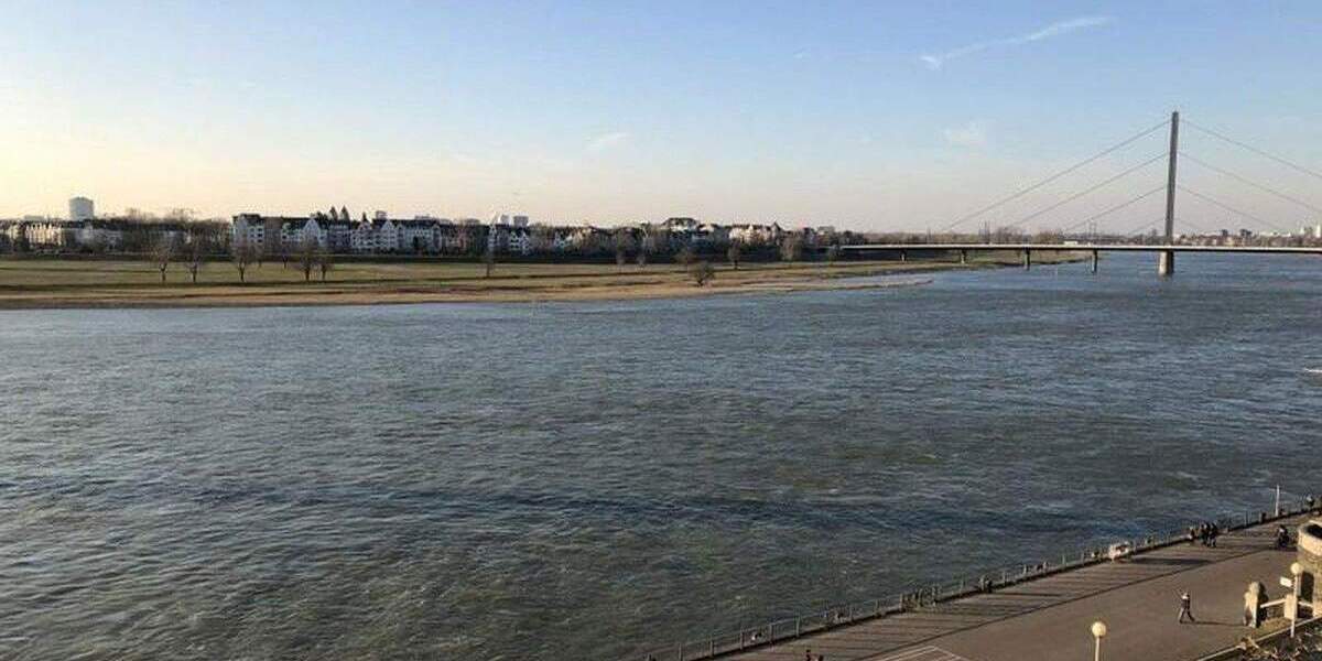 Erstklassige Lage am Rhein - Charmantes Altbauflair für Individualisten - teilmöbliert 2 zimmer