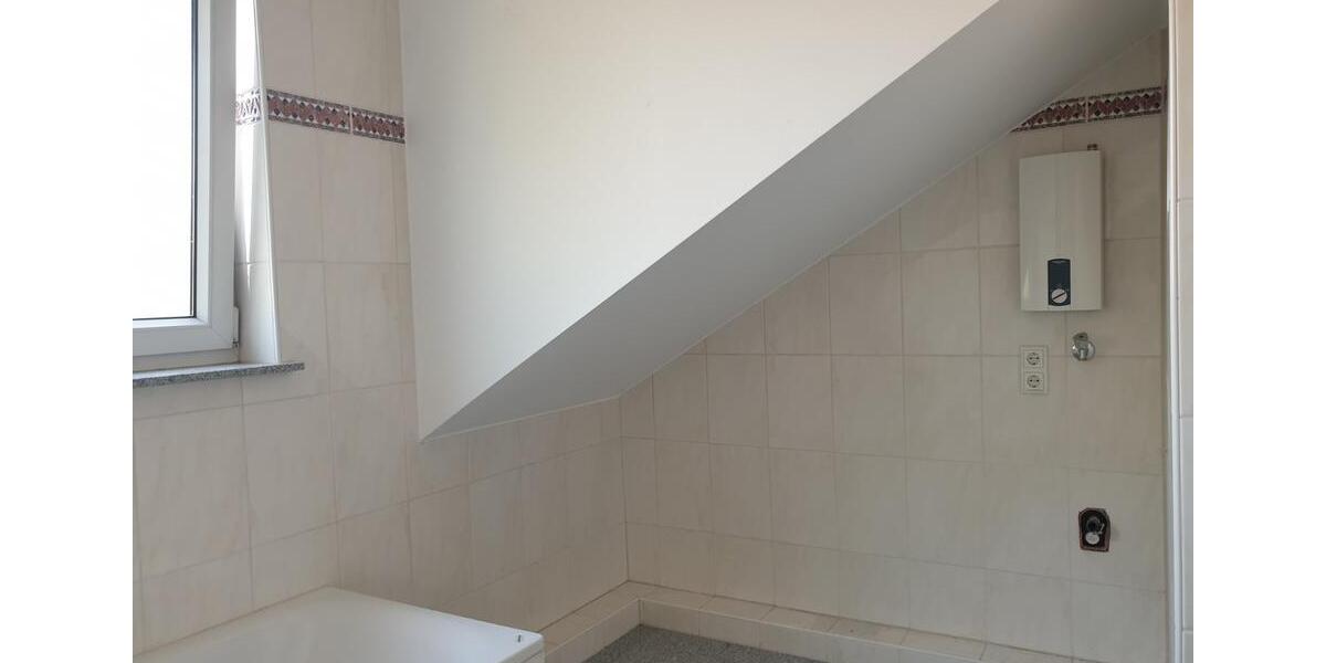 Schöne Dachgeschosswohnung mit Kamin und Terrasse 3 zimmer