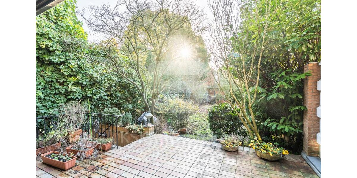 Befristeter Mietvertrag: Charmantes Reihenmittelhaus in Hürth-Efferen mit Garten, Sauna & Garage. 5 zimmer