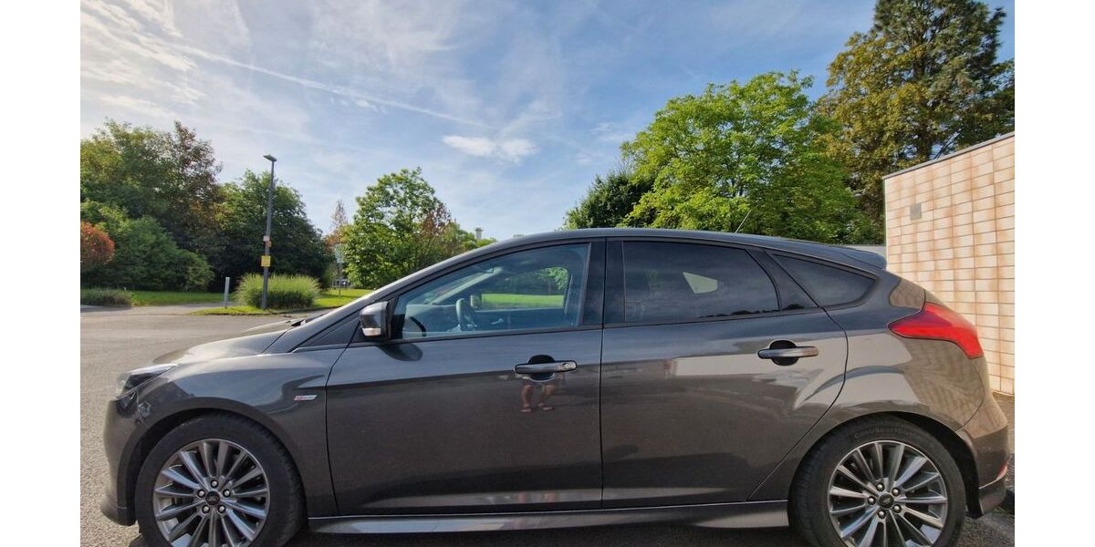 Ford Focus 99.800 km 10.900 &euro; köln 51067