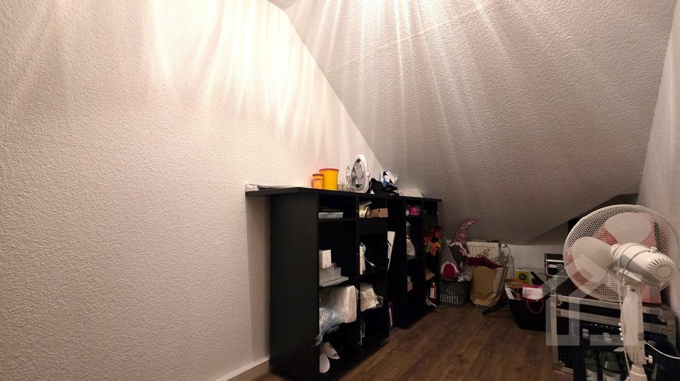 Kleine, feine Praxis-Bürofläche in Schlebuscher Lage zimmer