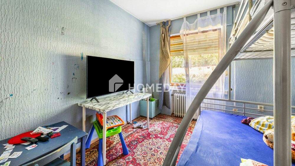 Mehrfamilienhaus mit Garten, Balkon und Raum für bis zu drei Wohnungen 8 zimmer