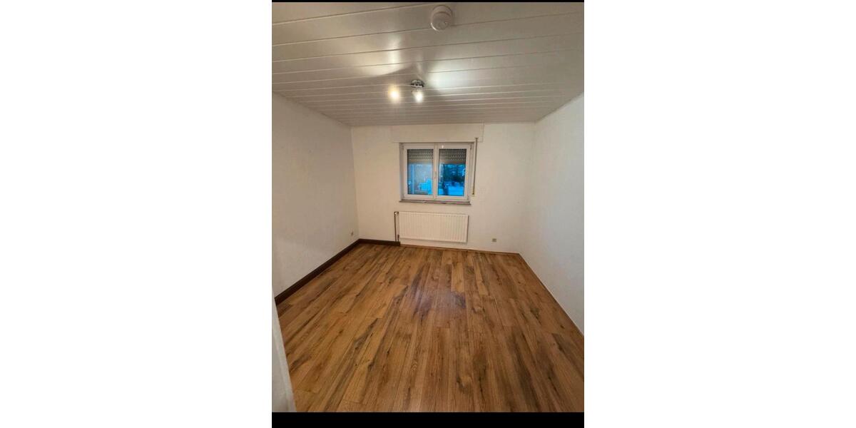 Etagenwohnung Grevenbroich Neuenhausen - 2 Zimmer, 65 m&sup2;, 900&euro; | Angebot:25525466