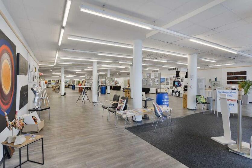 Erkrather Fußgängerzone: Große Ladenfläche inklusive Lager zimmer