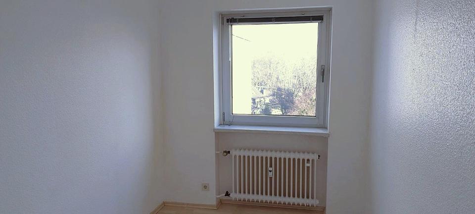 Renovierte 4-Zimmer-Wohnung mit Balkon & Aufzug – EBK, 6. OG, Fre 4 zimmer