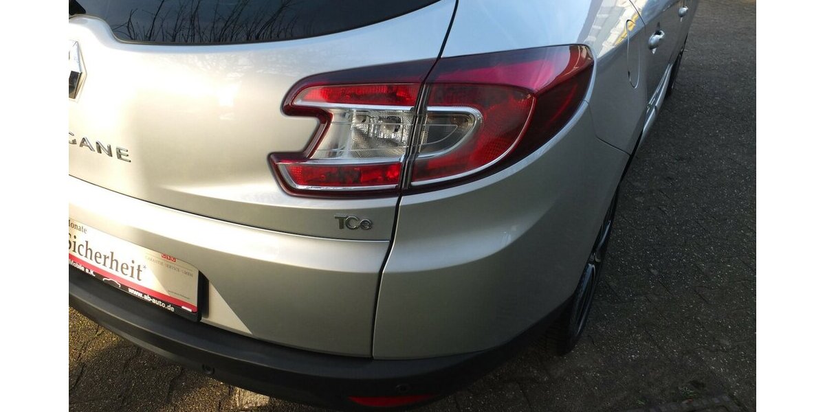 Renault Megane BOSE EDITION NAVI KLIMAAUTOM TEILLEDER PARK 107.158 km 7.408 &euro; Köln 50858