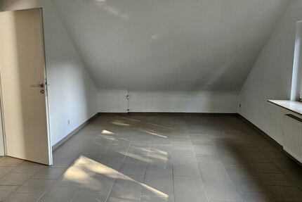 Moderne Dachgeschosswohnung in ruhiger Lage 4 zimmer