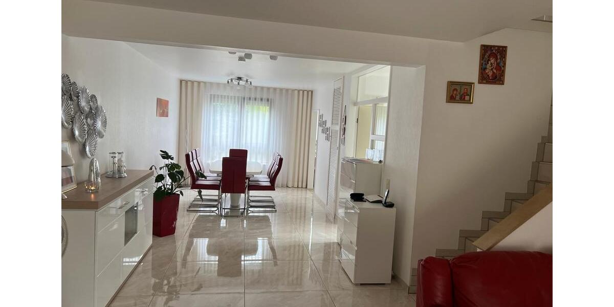 Charmantes 5-Zimmer-Haus mit Garten, Sauna & Doppelgarage 5 zimmer