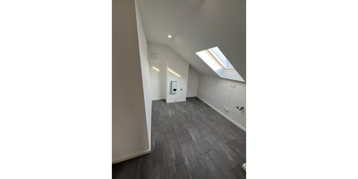 Dachgeschoßwohnung Neuss - 2 Zimmer, 65 m&sup2;, 760&euro; | Angebot:25391577