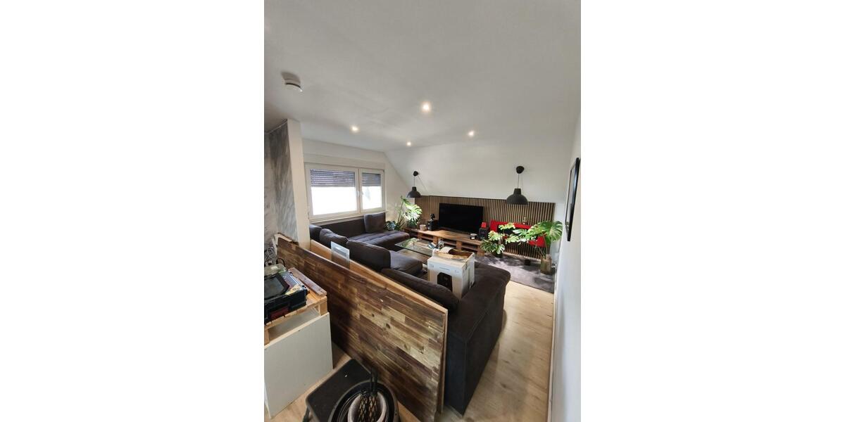 Helle Dachgeschoss-Singlewohnung in Niederkassel-Ranzel 2 zimmer