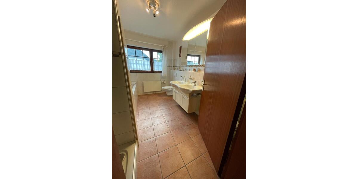 Einfamilienhaus Leichlingen (Rheinland) - 6 Zimmer, 166 m&sup2;, 590.000&euro; | Angebot:27108873
