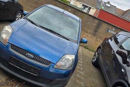 Ford Fiesta 63.374 km 2.500 &euro; Neuss 41466