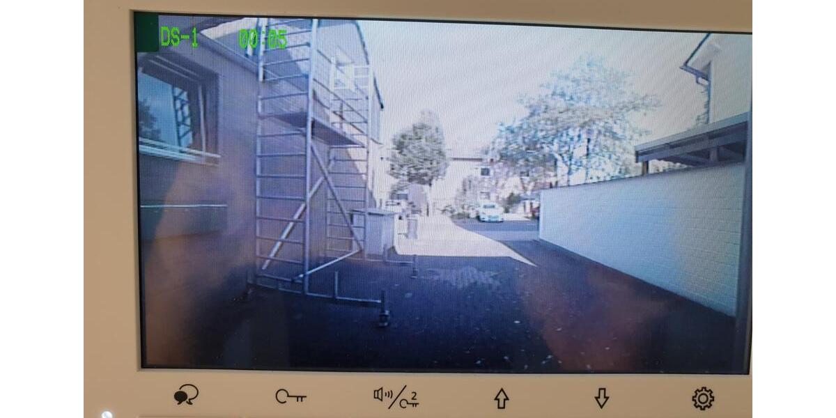 Schöne Dachgeschosswohnung mit Kamin und Terrasse 3 zimmer