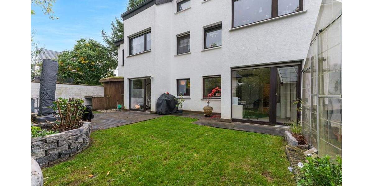 Gehobene Ausstattung und barrierearm: Großzügige 4-Zimmer-Wohnung mit Garten in Bestlage von Refrath 4 zimmer