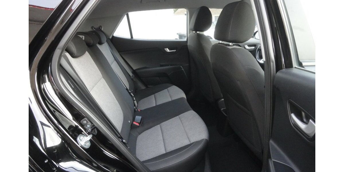 Kia Stonic 1,2 Edition7- Klima SHZ PDC Alu 33Tk,1 Hd 33.000 km 12.999 &euro; Neuss 41462