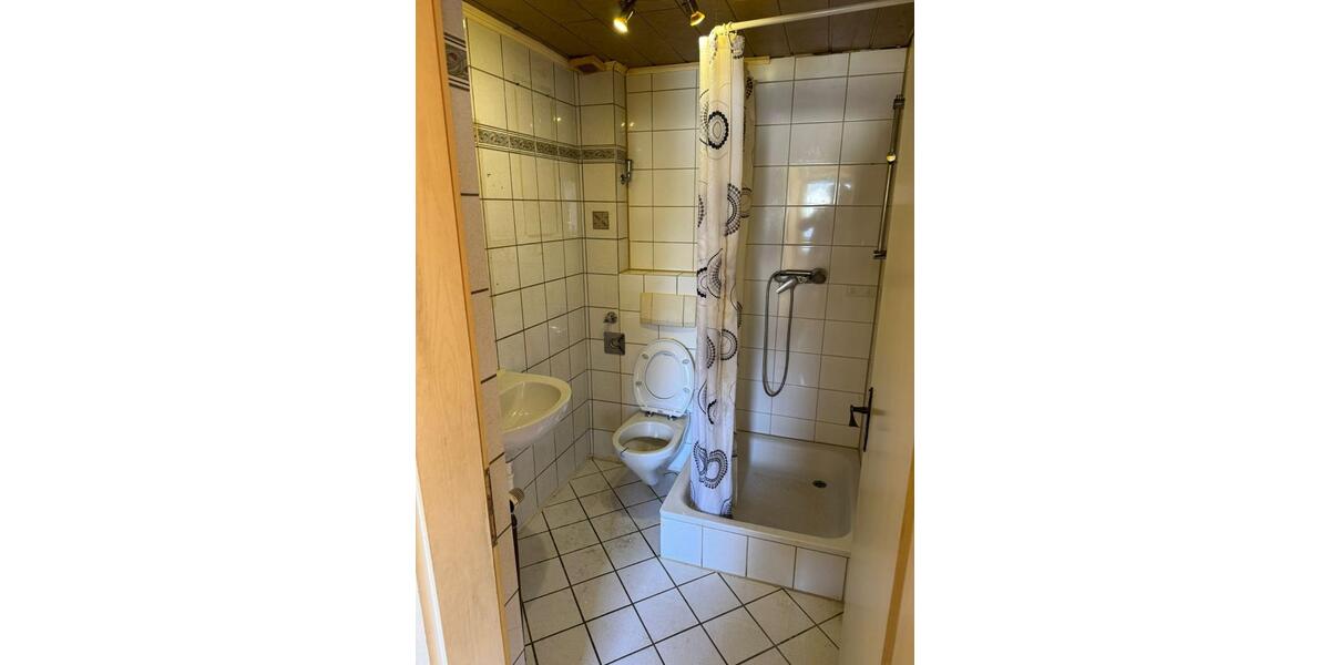 Etagenwohnung Solingen Mitte - 1 Zimmer, 35 m&sup2;, 300&euro; | Angebot:25541383