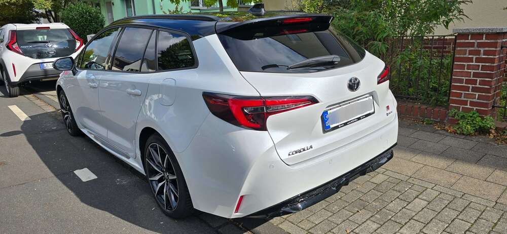 Toyota Corolla 19.000 km 32.400 € Leverkusen 51373