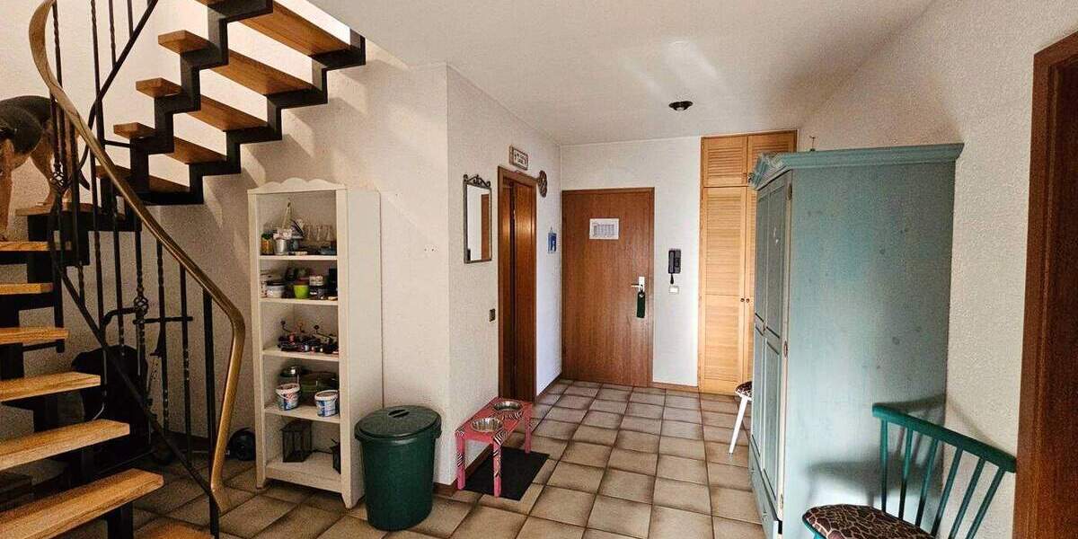 Großzügiges Zweifamilienhaus in bevorzugter Lage von Leverkusen-Lützenkirchen 8 zimmer