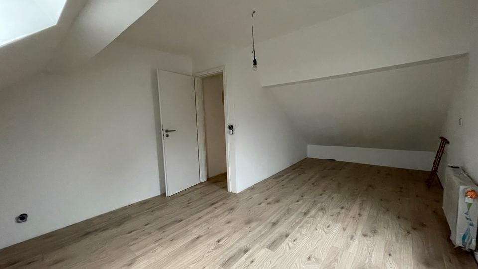 Frisch saniertes Haus mit 80 m2 in Meschenich 3 zimmer