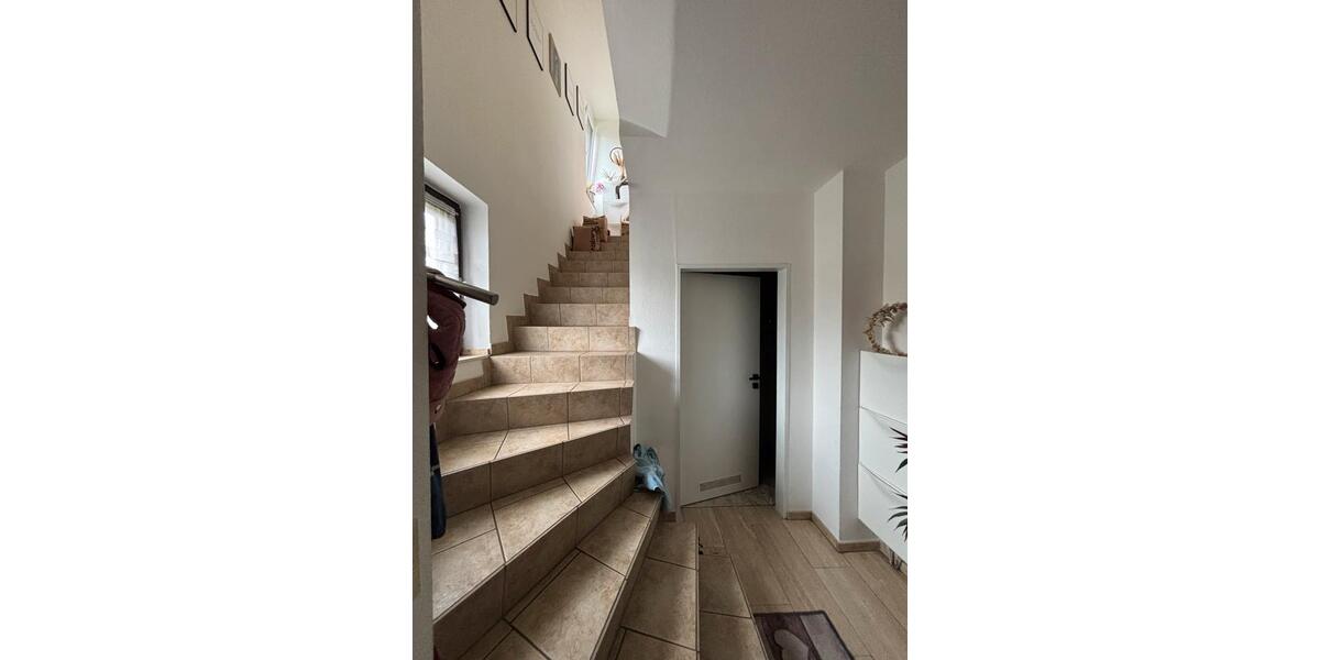 Etagenwohnung Hilden Kalstert - 4.5 Zimmer, 121 m&sup2;, 1.900&euro; | Angebot:26413527