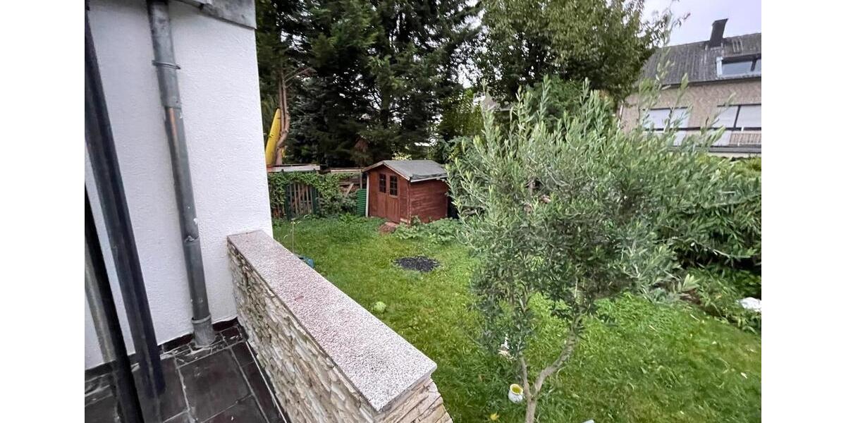 Haus mit Garten in Köln-Weiden + Garage Terrasse 3 zimmer