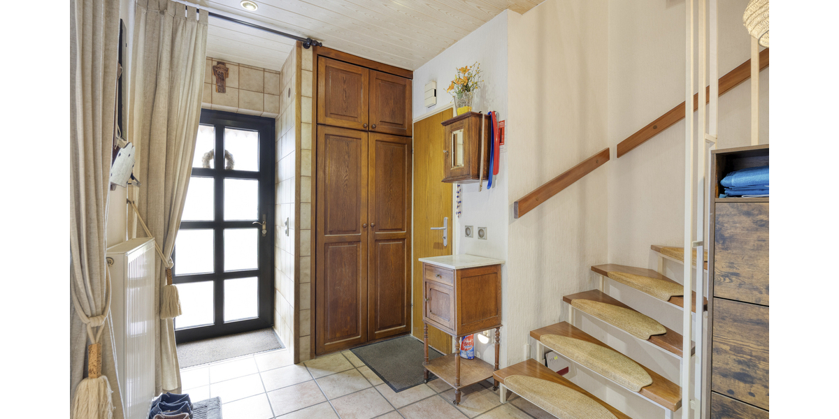Top gepflegtes Reihenmittelhaus mit gemütlichem Garten, Terrasse und Garage in beliebter Wohnlage - Reihenmittelhaus Pulheim / Brauweiler Brauweiler | Angebot:27285366