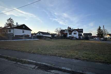 Grundstück zu verkaufen in Forstinning 600.000 € 600 m²