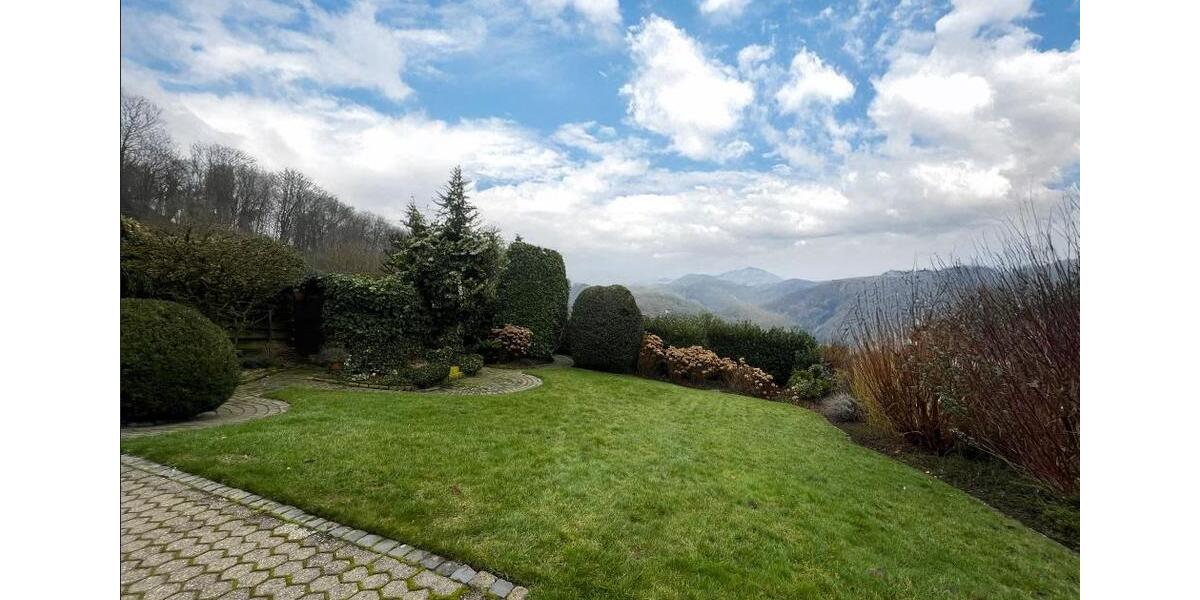 Charmante 3,5-Zimmer-Wohnung mit Garten und Terrasse in ruhiger Lage von Lohmar 3.5 zimmer