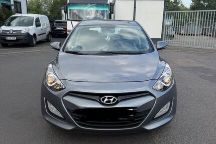 Hyundai i30 98.000 km 7.600 &euro; Köln 51149